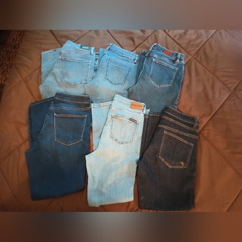 Lot of 6 Pairs of jeans